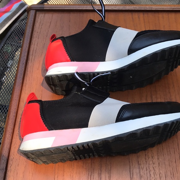 STEVE MADDEN SNEAKERS used in good condition. Adorable with cute sassy details! - Picture 5 of 6